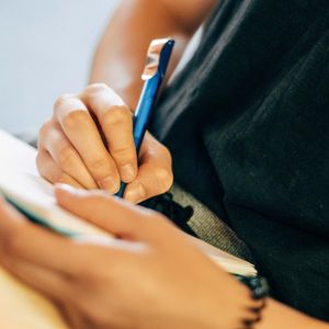 Gibt es heute noch neue Botschaften als Ergänzung zur Bibel? Ist Gott nicht größer als die Schrift, um direkt zu jemandem zu reden?