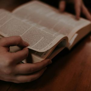 "Die Bibel: Ein lebendiges Buch"