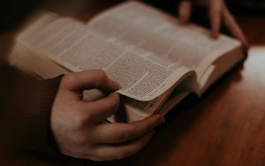 "Die Bibel: Ein lebendiges Buch"