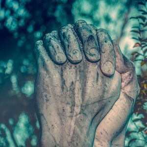 Es gibt so viele Religionen. Diese können doch nicht alle falsch sein. Ist es nicht vermessen, wenn das Christentum behauptet, der einzige Weg zum ewigen Leben zu sein?