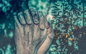 Es gibt so viele Religionen. Diese können doch nicht alle falsch sein. Ist es nicht vermessen, wenn das Christentum behauptet, der einzige Weg zum ewigen Leben zu sein?