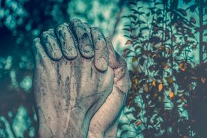 Es gibt so viele Religionen. Diese können doch nicht alle falsch sein. Ist es nicht vermessen, wenn das Christentum behauptet, der einzige Weg zum ewigen Leben zu sein?