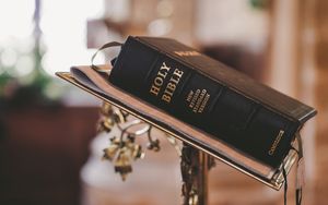 Das Buch mit den sieben Siegeln - Bibelarbeit über Offenbarung 5