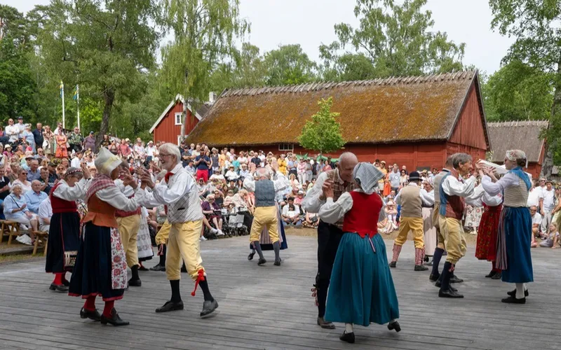 Bildbeskrivning saknas för evenemanget: Traditionellt midsommarfirande på Hallandsgården
