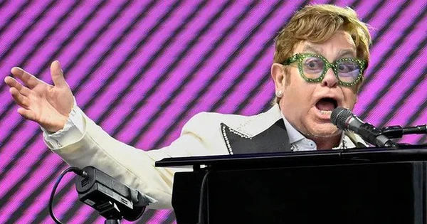 Elton John hấp dẫn hàng triệu fan hâm mộ sau cú ngã đáng sợ tại nhà riêng