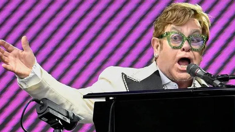 Elton John hấp dẫn hàng triệu fan hâm mộ sau cú ngã đáng sợ tại nhà riêng
