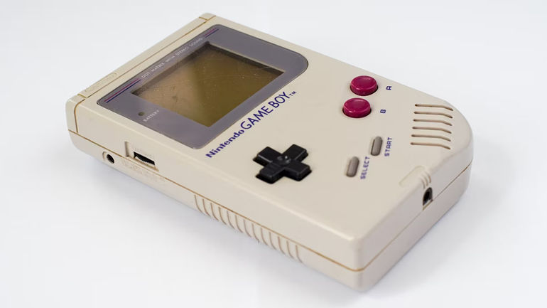 Ultimate Gamification: Crafting a Mechanical Keyboard with Retro Game Boy Components