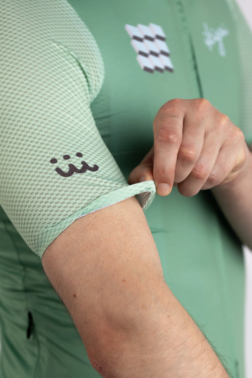 Ärmel mit gummierten Ende für optimalen Sitz