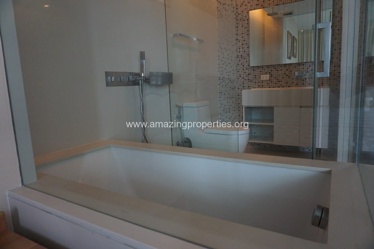 1-Bedroom-Condo-The-Room-Sukhumvit-21-24-8503.jpg