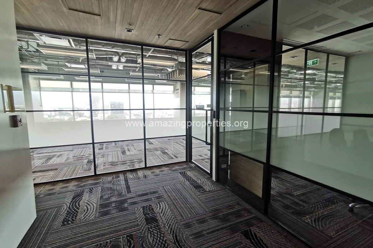 1000-sqm-Office-space-FYI-Center-2-1-3689.jpg