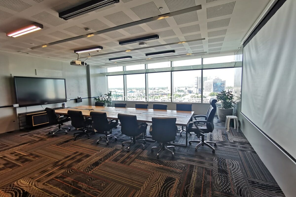 1000-sqm-Office-space-FYI-Center-21-1-7616.jpg