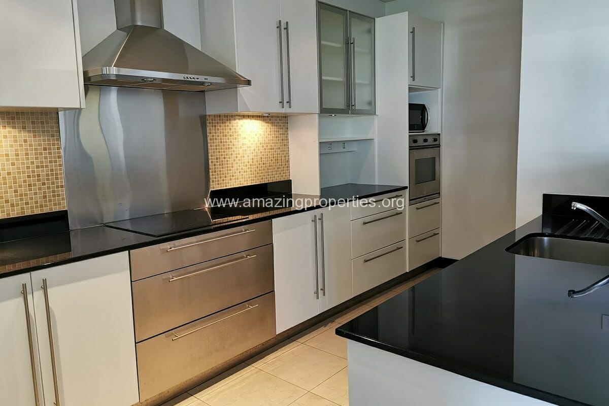 2-Bedroom-Apartment-Ruamrudee-House-9-2631.jpg