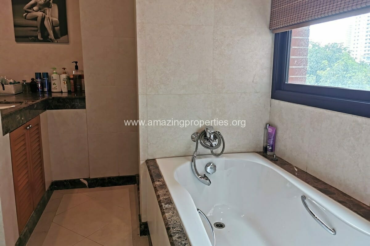 2-Bedroom-Condo-Baan-Ananda-13-4081.jpg