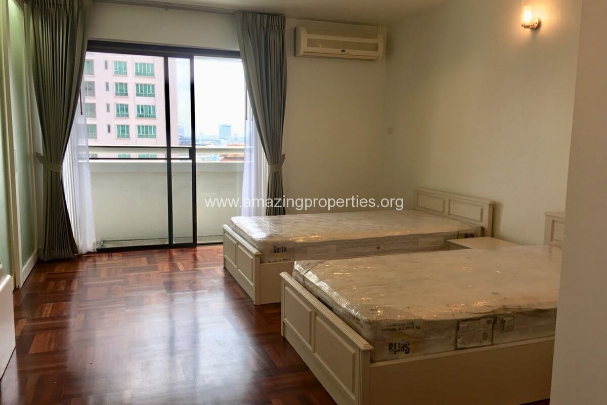 2-Bedroom-Condo-Baan-Suanpetch-5-5923.jpg