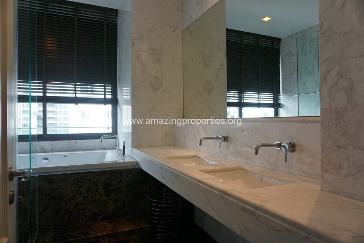 2-Bedroom-Condo-Le-Raffine-Sukhumvit-39-27-2867.jpg