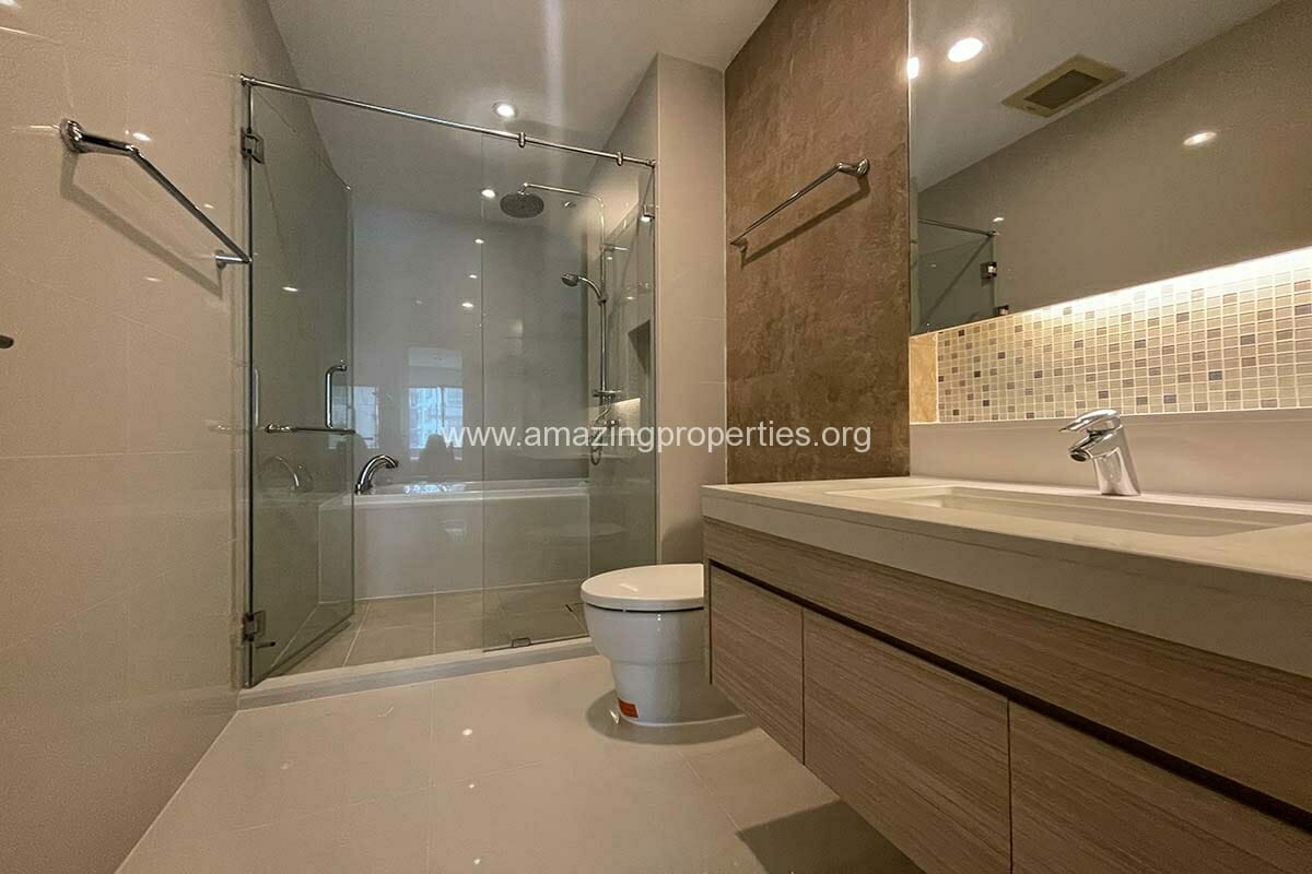2-Bedroom-Condo-The-Bright-Sukhumvit-24-3-9984.jpg