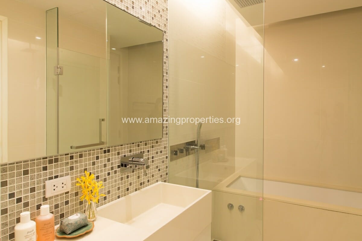 2-Bedroom-Condo-The-Room-Sukhumvit-21-5-3925.jpg