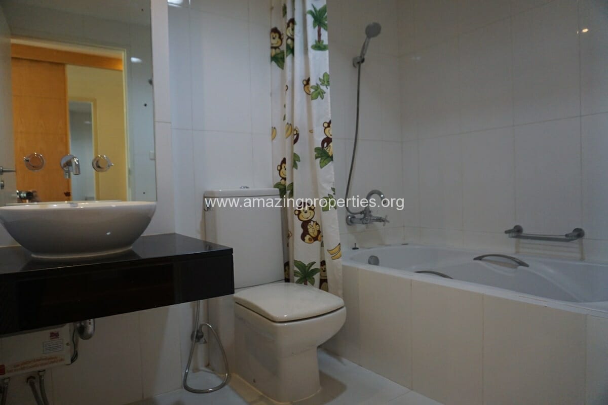 2-Bedroom-Condo-Urbana-Sukhumvit-15-11-4980.jpg