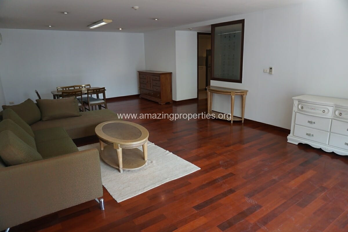 2-Bedroom-Condo-Urbana-Sukhumvit-15-8-1964.jpg