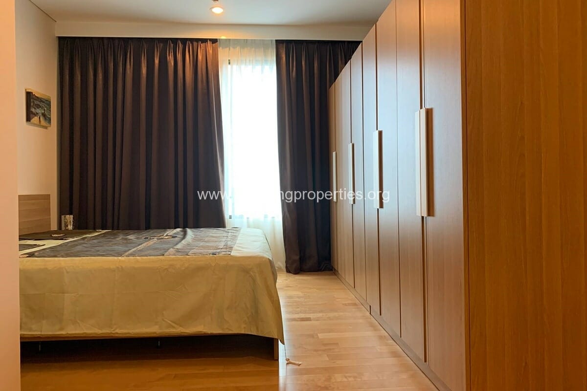 2-Bedroom-Condo-Villa-Asoke-11-8188.jpg