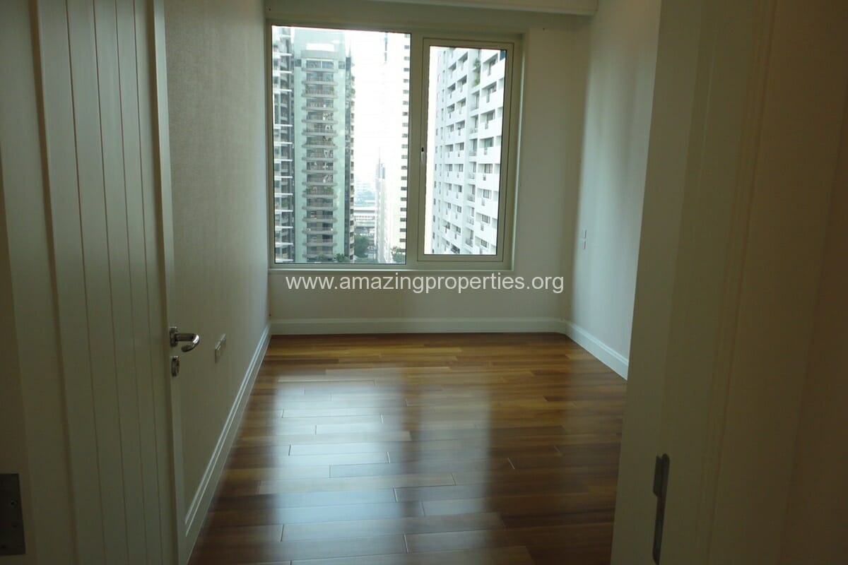 2-Bedroom-Condo-for-Sale-Q-Langsuan-8-1239.jpg