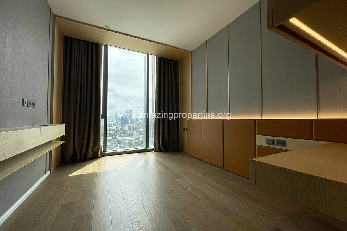 2-Bedroom-condo-Kraam-Sukhumvit-26-5-3424.jpg