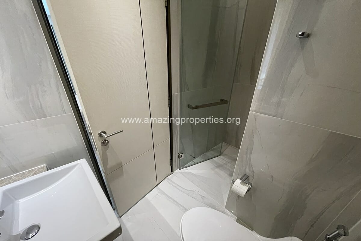 2-Bedroom-condo-Kraam-Sukhumvit-26-9-8752.jpg