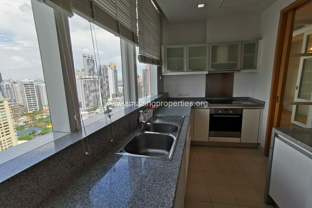2-Bedroom-condo-Millennium-Residence-11-1620.jpg