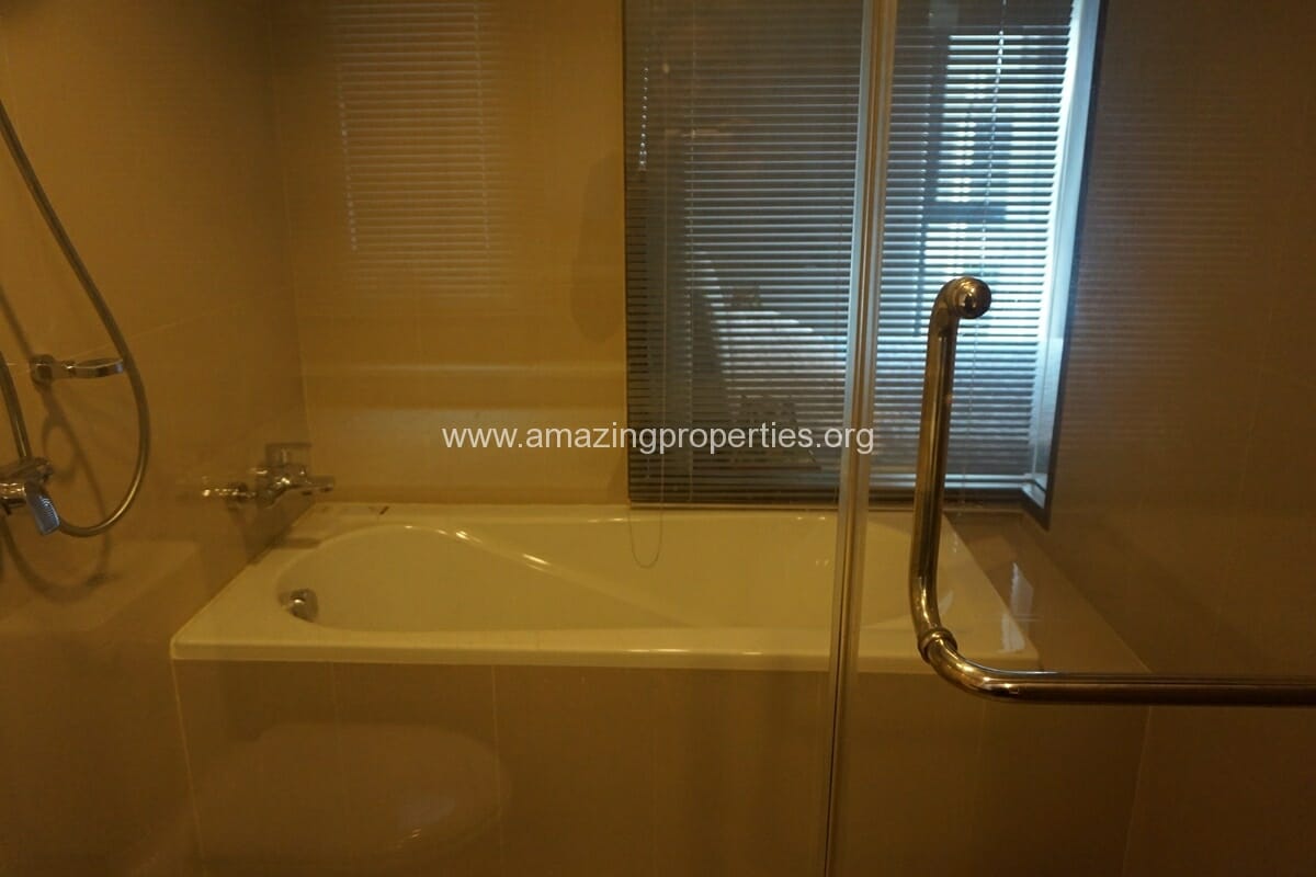 2-Bedroom-condo-Rende-Sukhumvit-23-8-2378.jpg