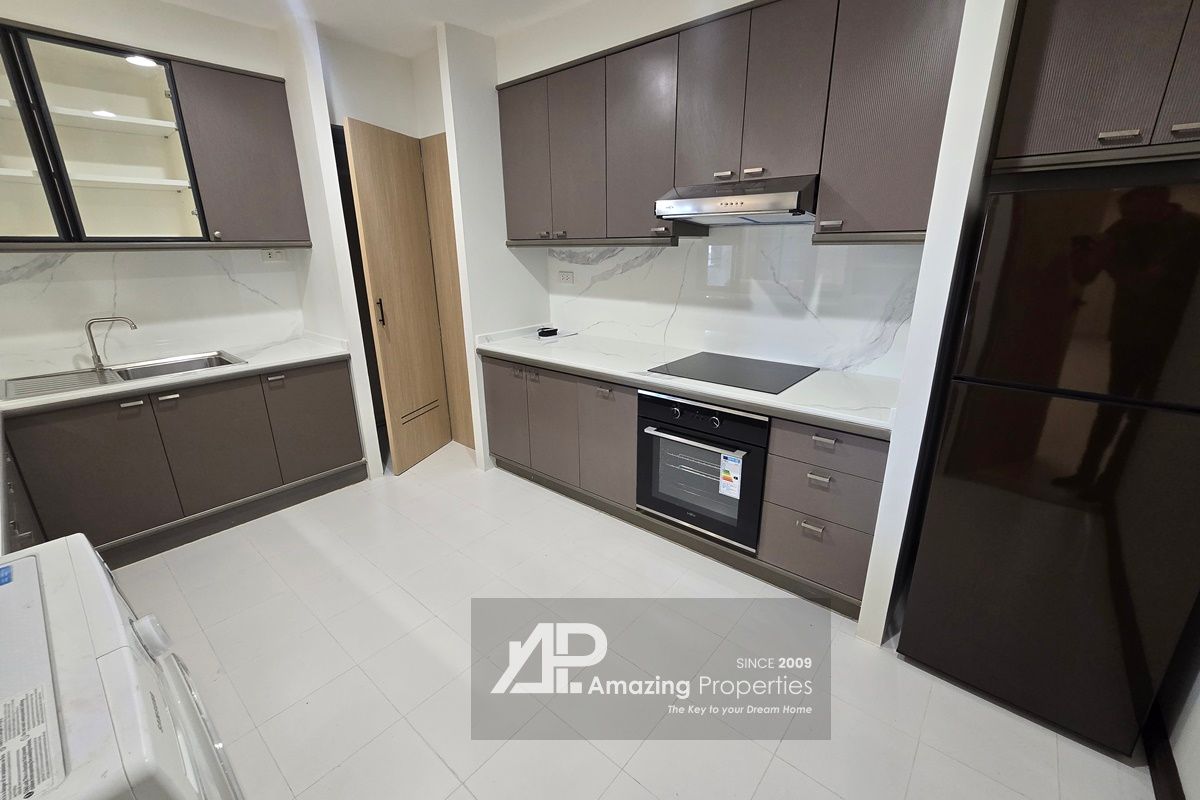 2-bedroom-Richmond-Palace-8-2544.jpg