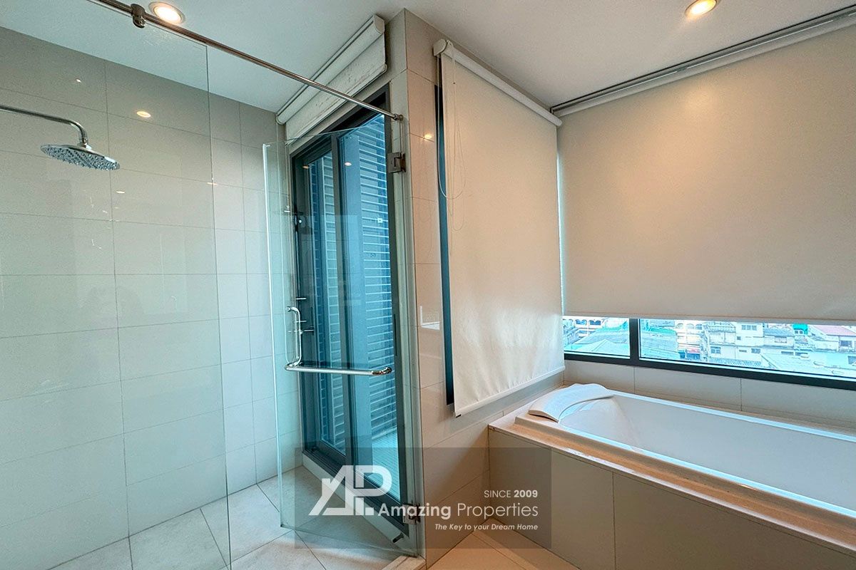 2-bedroom-The-Bright-Sukhumvit-24-8-7479.jpg