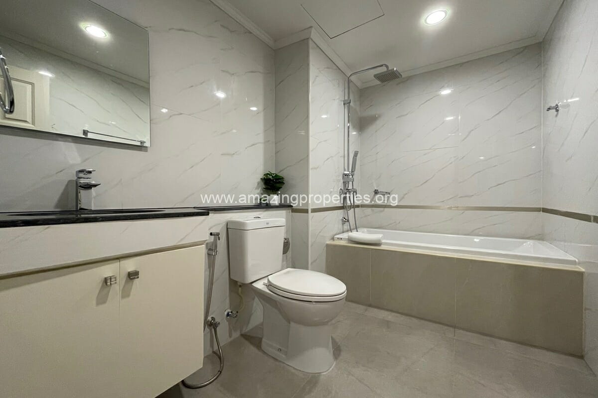 2-bedroom-apartment-Phrom-Phong-5-5896.jpg