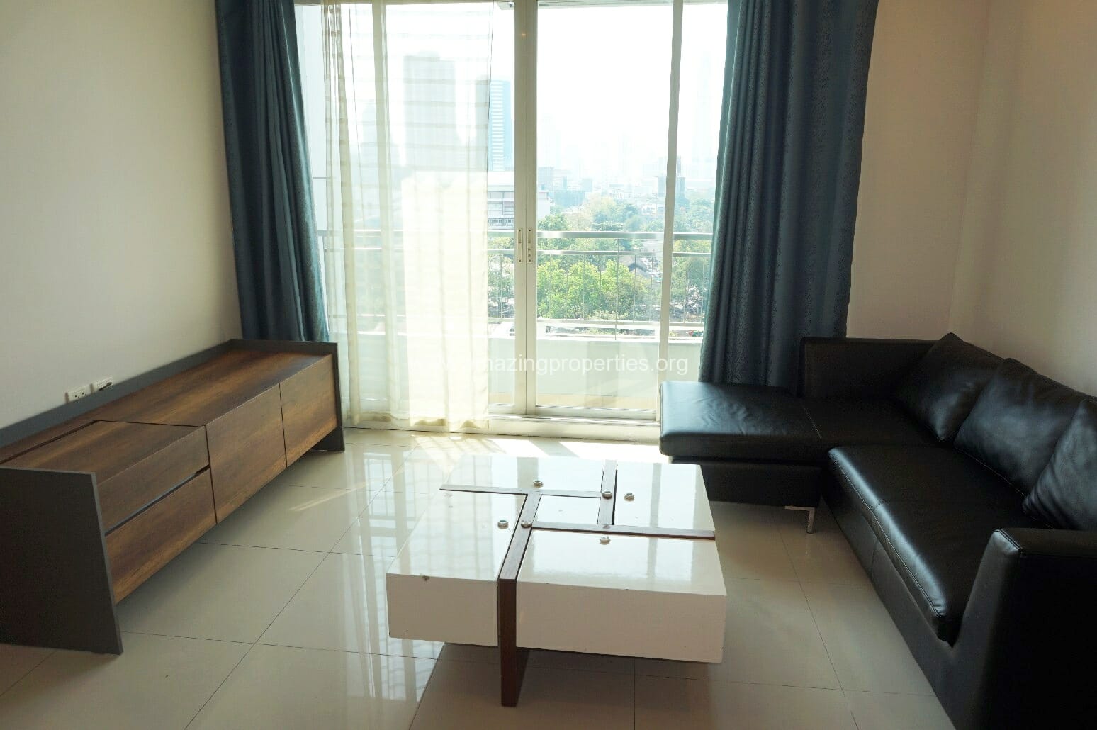 2-bedroom-condo-Circle-7-2-2442.jpg
