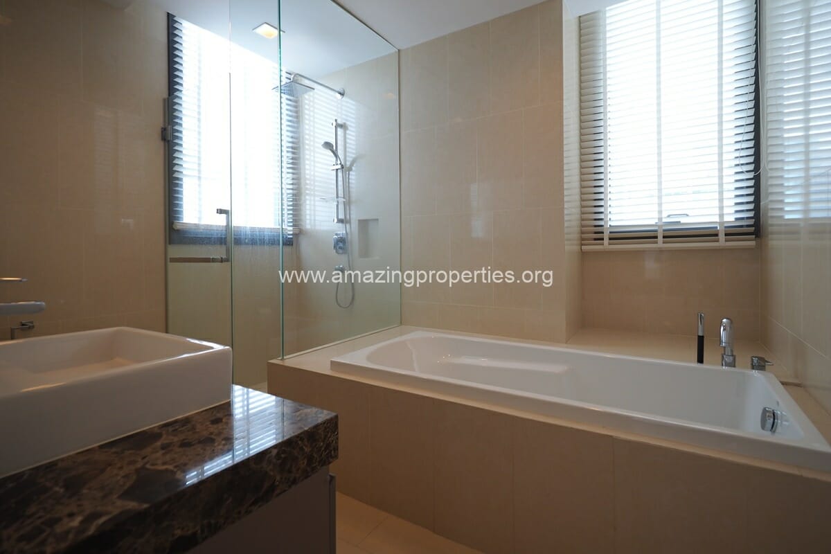 2-bedroom-condo-Hyde-Sukhumvit-13-8-6404.jpg