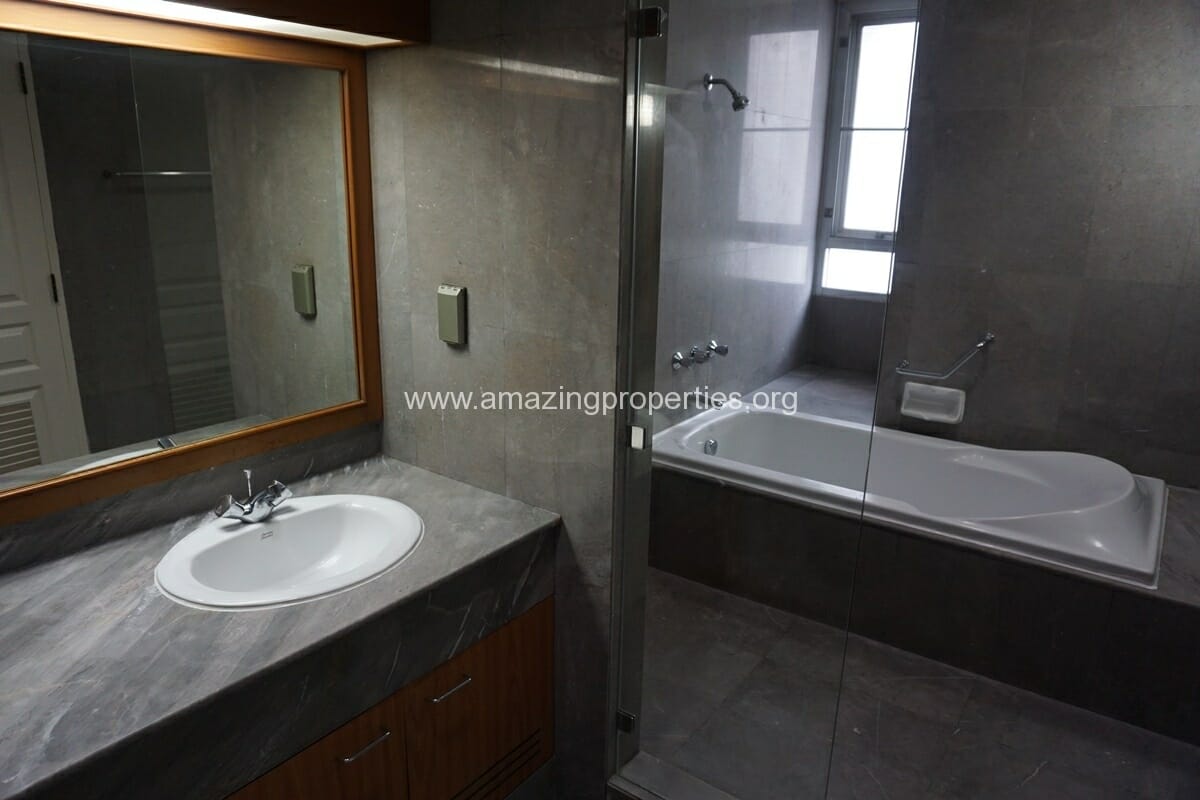 3-Bedroom-Apartment-Krungthep-Thani-Tower-11-6269.jpg