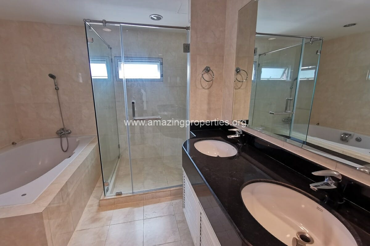 3-Bedroom-Bangkok-View-Tower-13-8531.jpg