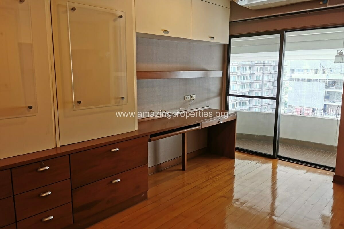 3-Bedroom-Condo-Le-Raffine-Sukhumvit-24-26-1650.jpg