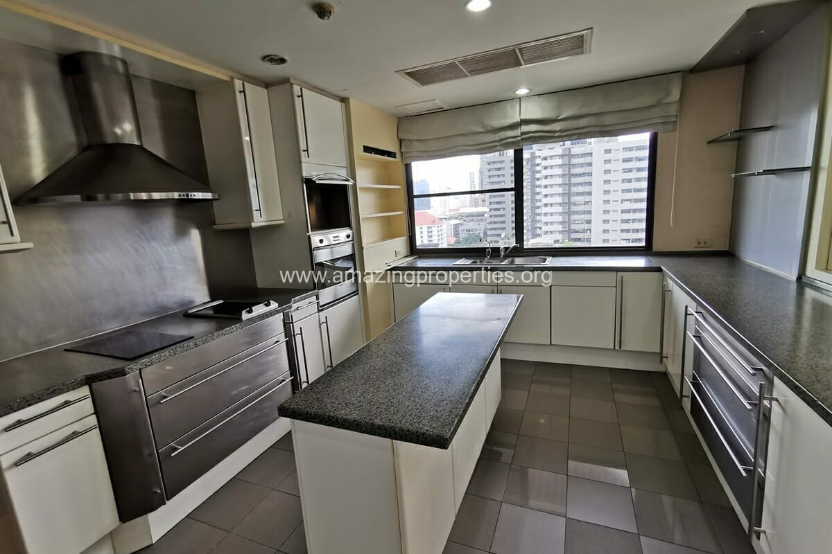 3-Bedroom-Condo-Le-Raffine-Sukhumvit-24-3-2587.jpg