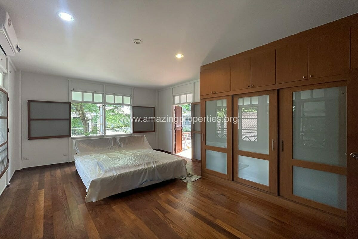3-Bedroom-House-Sukhumvit-24-15-8469.jpg