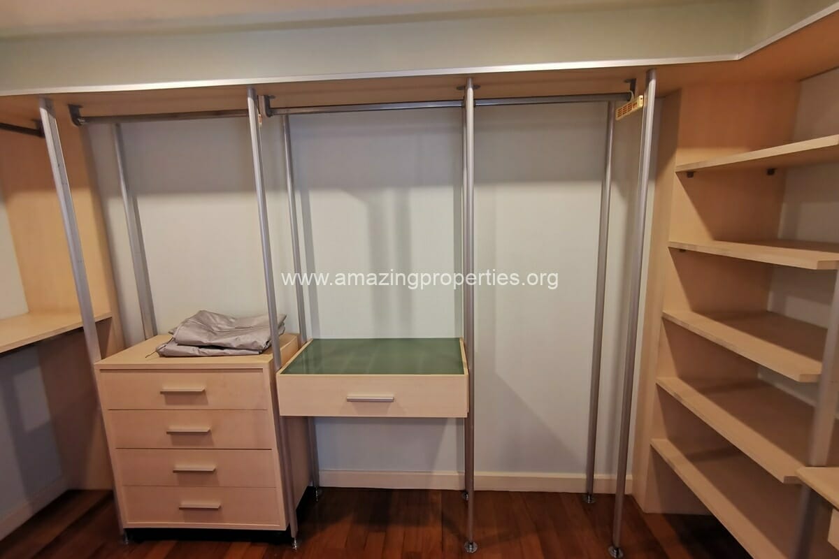 3-Bedroom-House-near-BTS-Phrom-Phong-11-8855.jpg