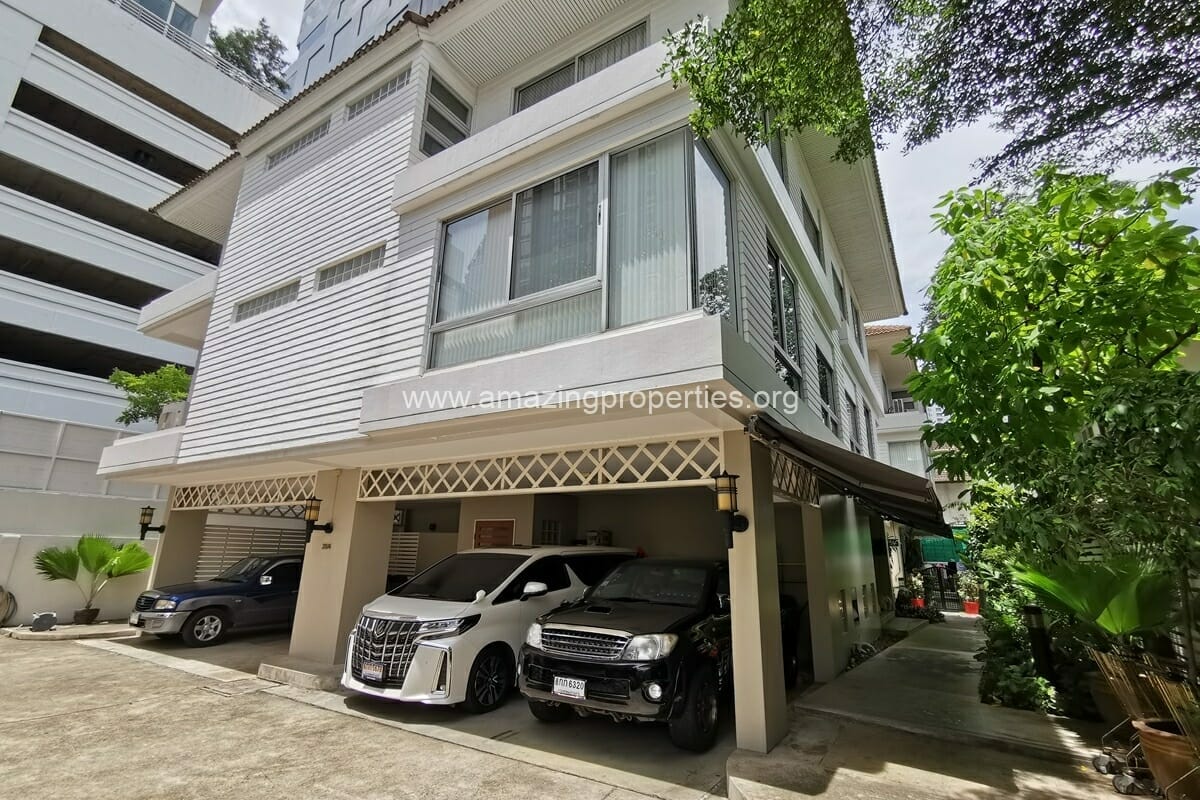3-Bedroom-House-near-BTS-Phrom-Phong-18-8408.jpg