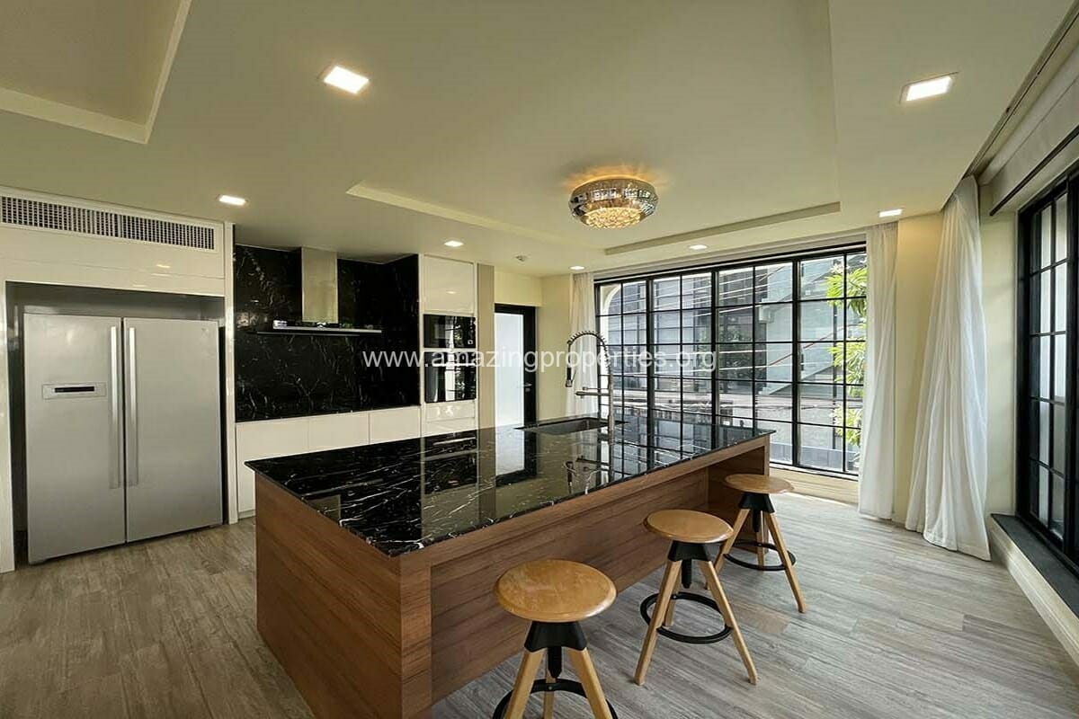 3-Bedroom-Penthouse-Condominium-2-9-1100.jpg