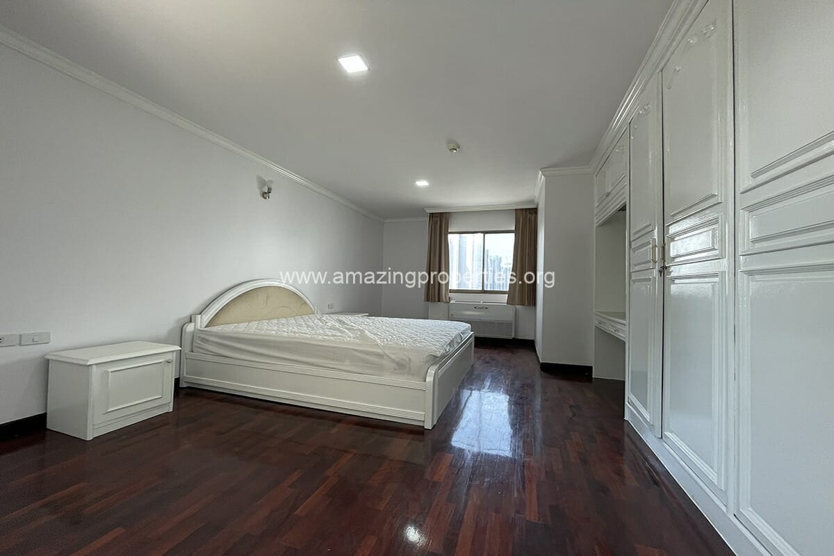 3-bedroom-Regent-on-the-Park-Sukhumvit-26-11-9678.jpg