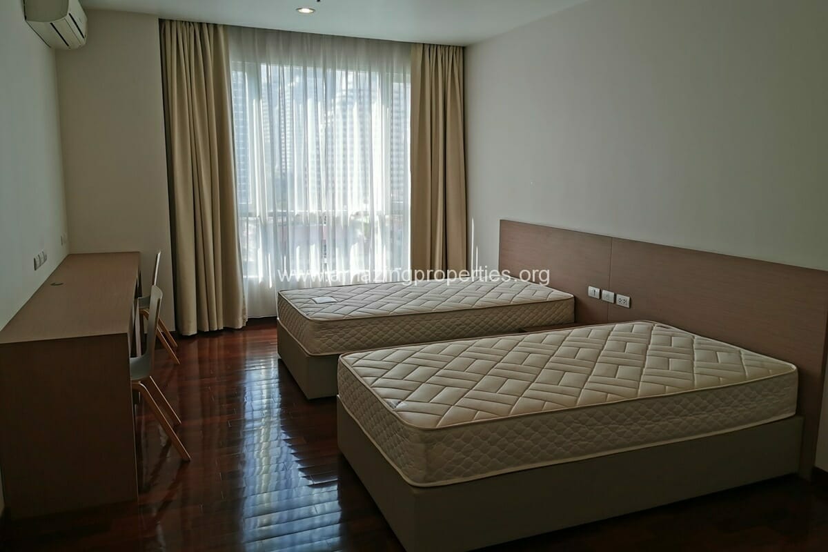 3-bedroom-apartment-31-Residence-24-7411.jpg