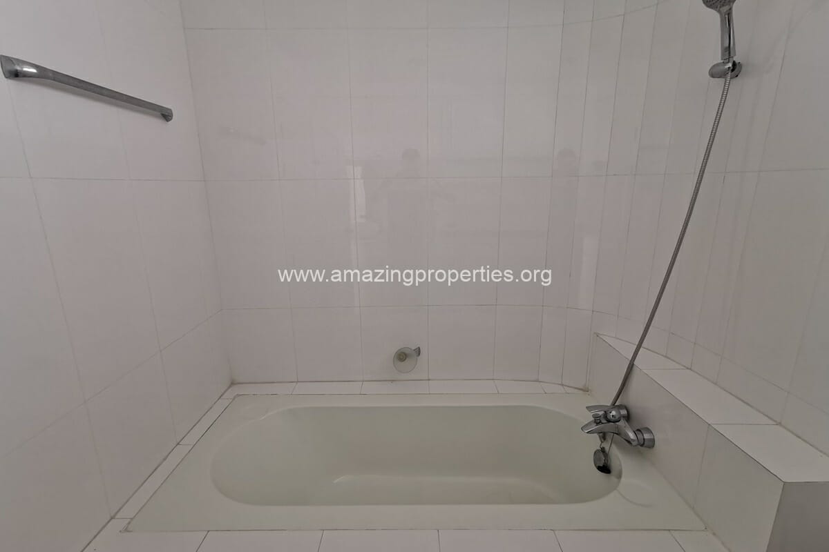 3-bedroom-apartment-Asoke-14-4123.jpg