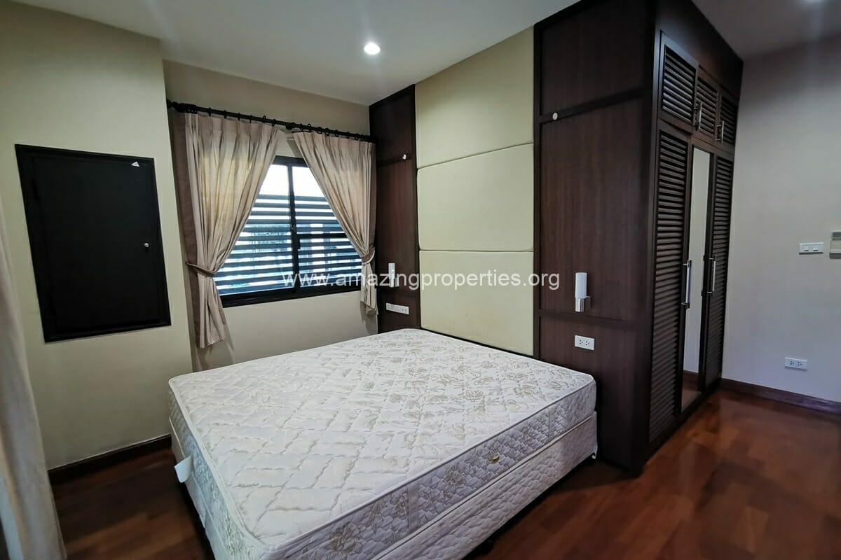 3-bedroom-apartment-Baan-Sasida-12-8211.jpg