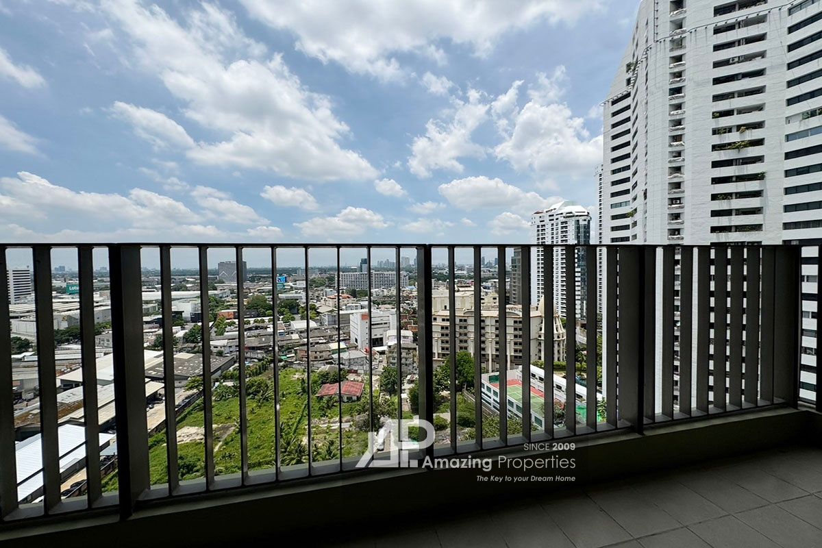 3-bedroom-condo-Emporio-Place-9-9918.jpg