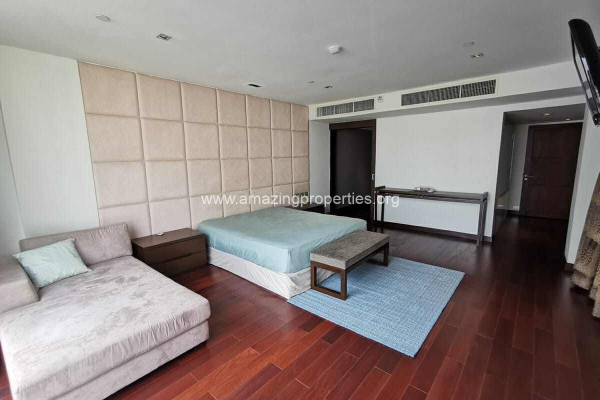 3-bedroom-condo-Le-Raffine-Sukhumvit-31-52-2445.jpg