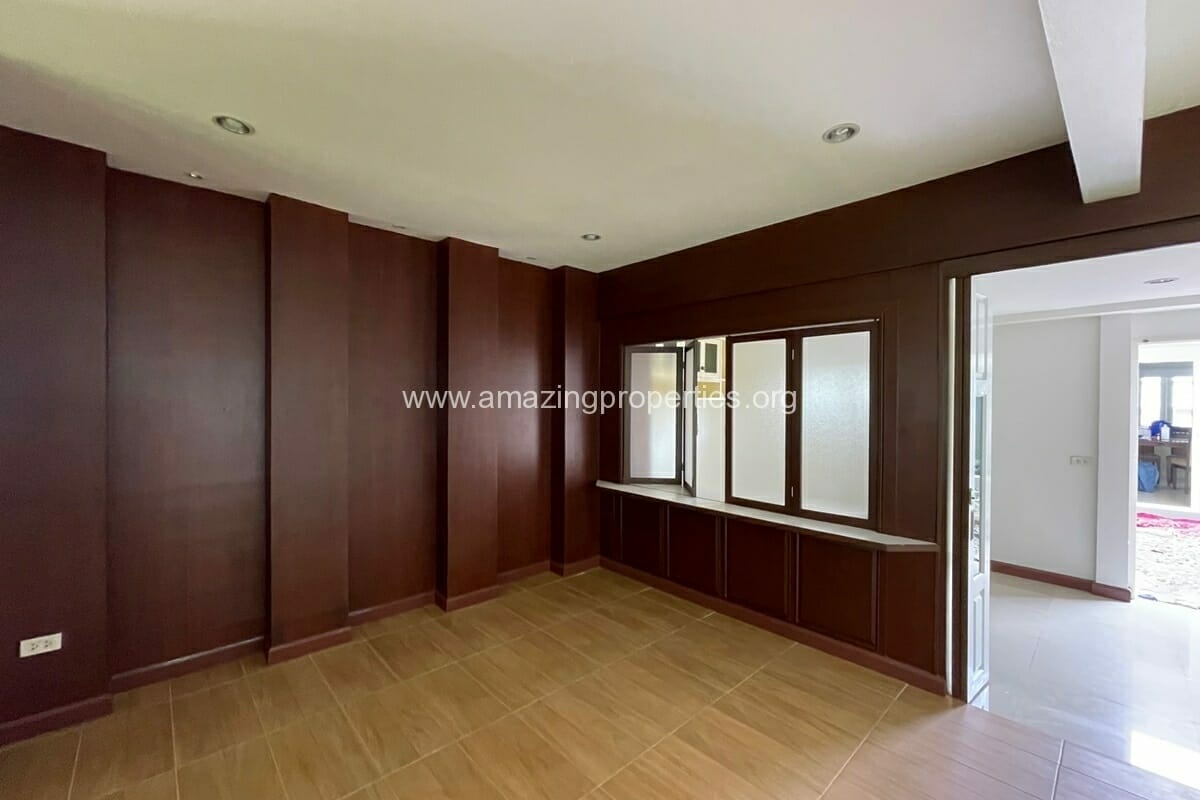 3-bedroom-house-for-rent-Ekkamai-5-3062.jpg