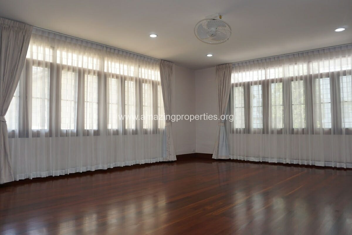 3-bedroom-house-with-Garden-Asoke-10-3793.jpg